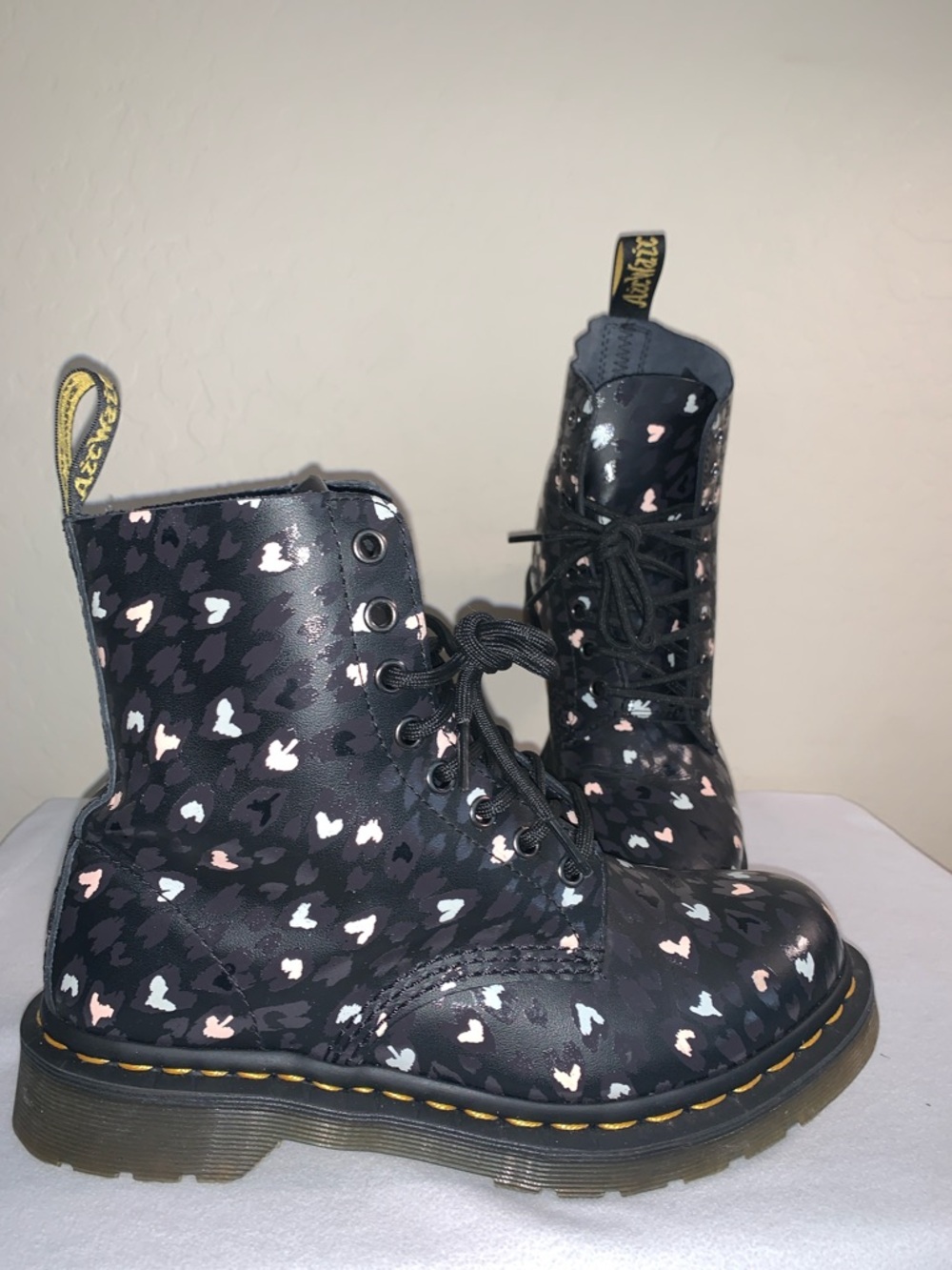 DR MARTENS BRAND NEW SIZE 7 1460 PASCAL WILD HEARTS LEATHER BOOTS